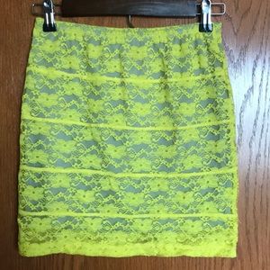 2/10! Yellow/Gray Floral Lace Skirt